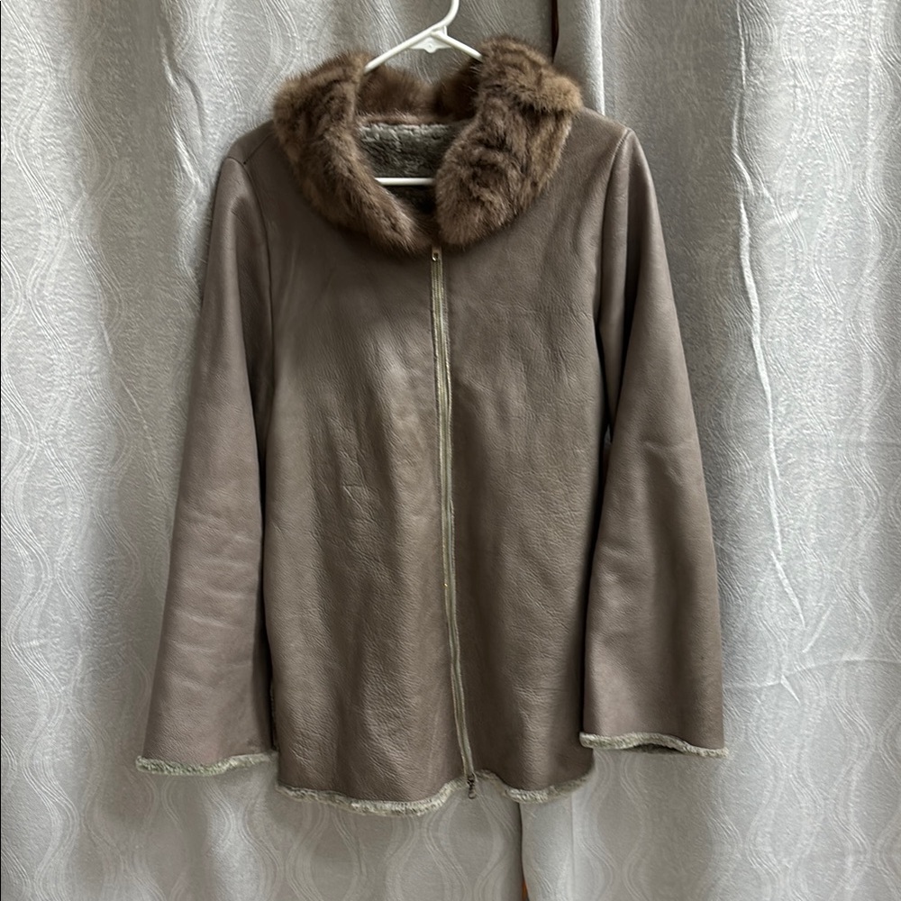 Elegant Gray Leather Women's Jacket with Brown Faux Fur Collar